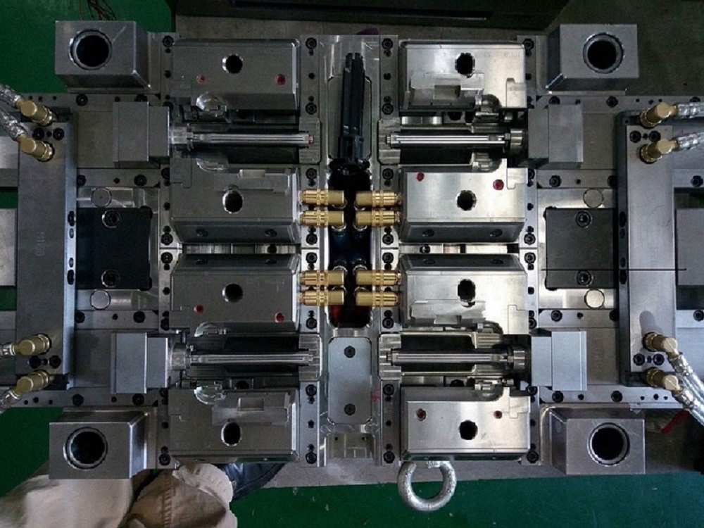 Stampo per componente automotive