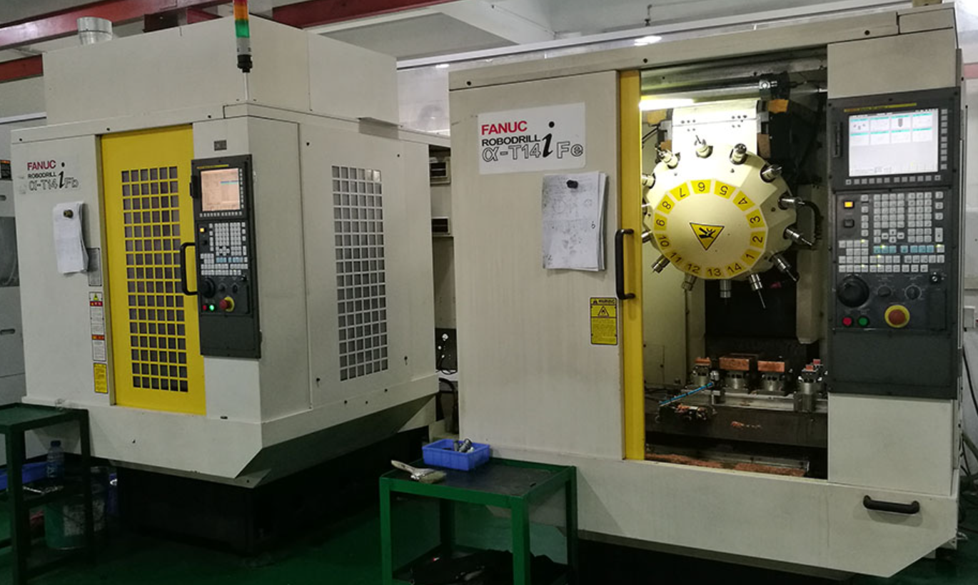Centri CNC FANUC ROBODRILL α-T14iFb