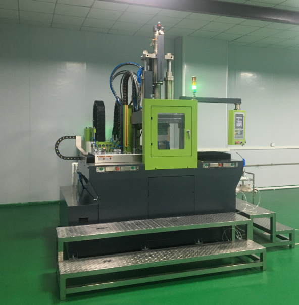 Impianto per lo stampaggio del silicone liquido LSR, vista frontale